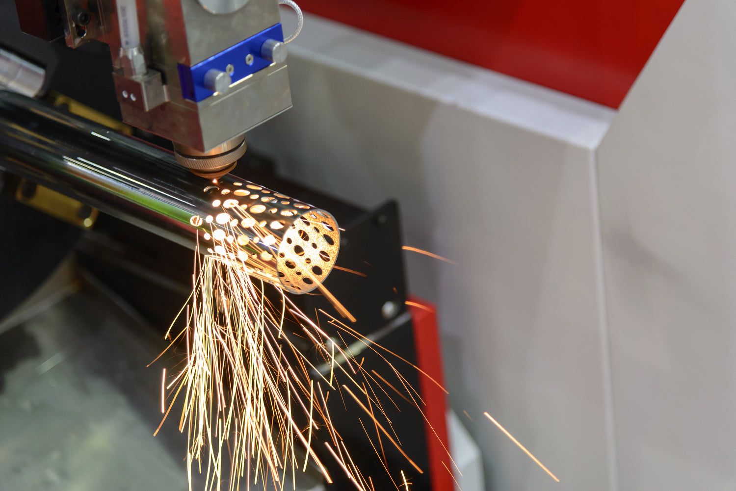 6kw laser cutting a 2 inch steel tube at optikutz